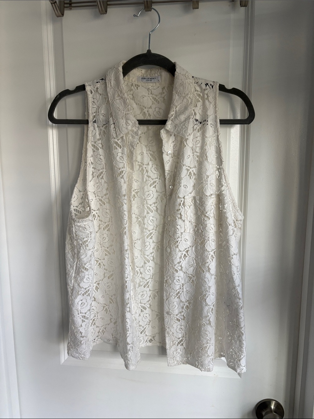 Equipment Ivory Lace Sleeveless Button-Front Camisole